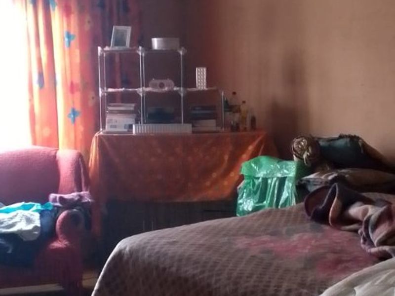 Spacious 3-Bedroom Family Home with Modern Open-Plan Living & Endless Potential in JB Mafora, Bloemfontein - Photo 10