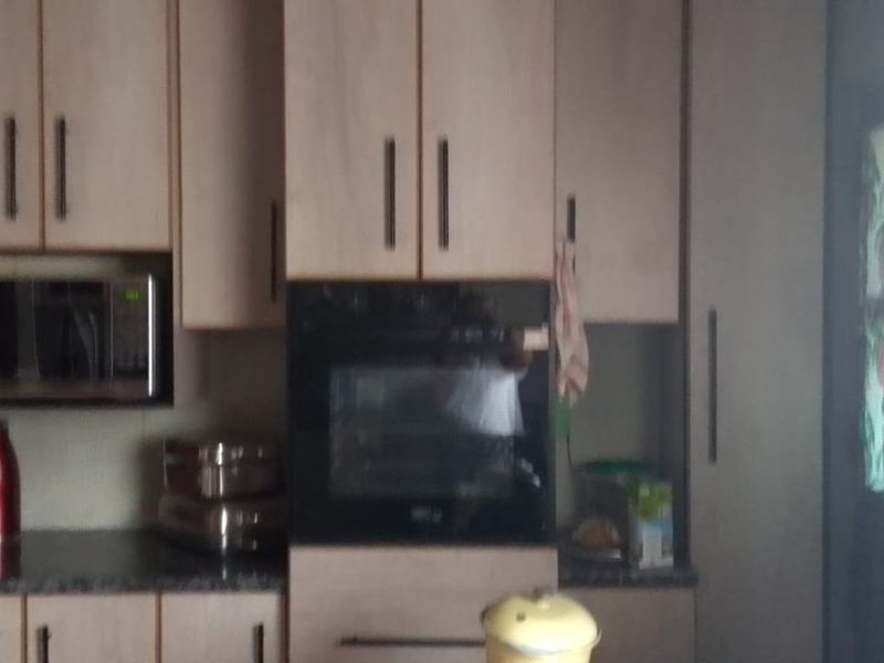 Spacious 3-Bedroom Family Home with Modern Open-Plan Living & Endless Potential in JB Mafora, Bloemfontein - Photo 7