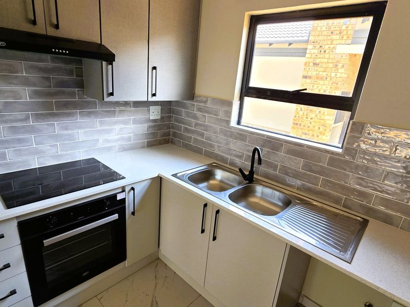 Modern Family Home for Sale in Heatherview with 3 Bedrooms that offers Comfort, Space and Exceptional Value! - Photo 7