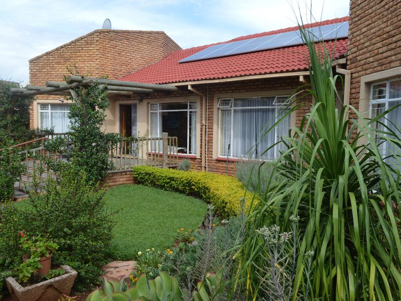 LOW-MAINTENANCE, ECO-FRIENDLY FACEBRICK HOME – SPACIOUS, SOLID & DESIGNED FOR COMFORT IN DORINGKRUIN - Photo 5