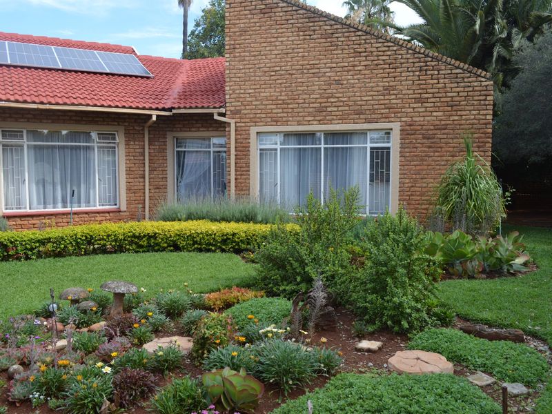 LOW-MAINTENANCE, ECO-FRIENDLY FACEBRICK HOME – SPACIOUS, SOLID & DESIGNED FOR COMFORT IN DORINGKRUIN - Photo 4