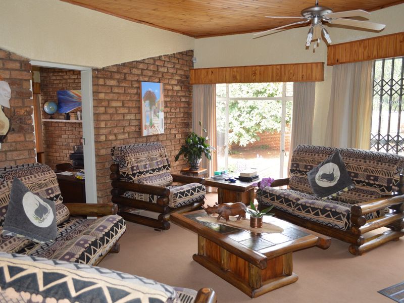 LOW-MAINTENANCE, ECO-FRIENDLY FACEBRICK HOME – SPACIOUS, SOLID & DESIGNED FOR COMFORT IN DORINGKRUIN - Photo 9