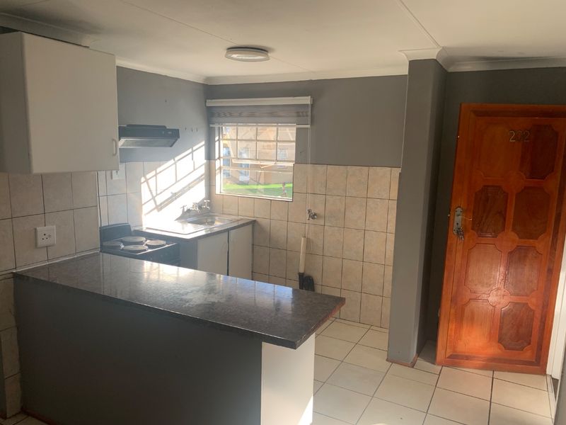 Lovely 2 Bedroom Apartment For Rent.  - Photo 2