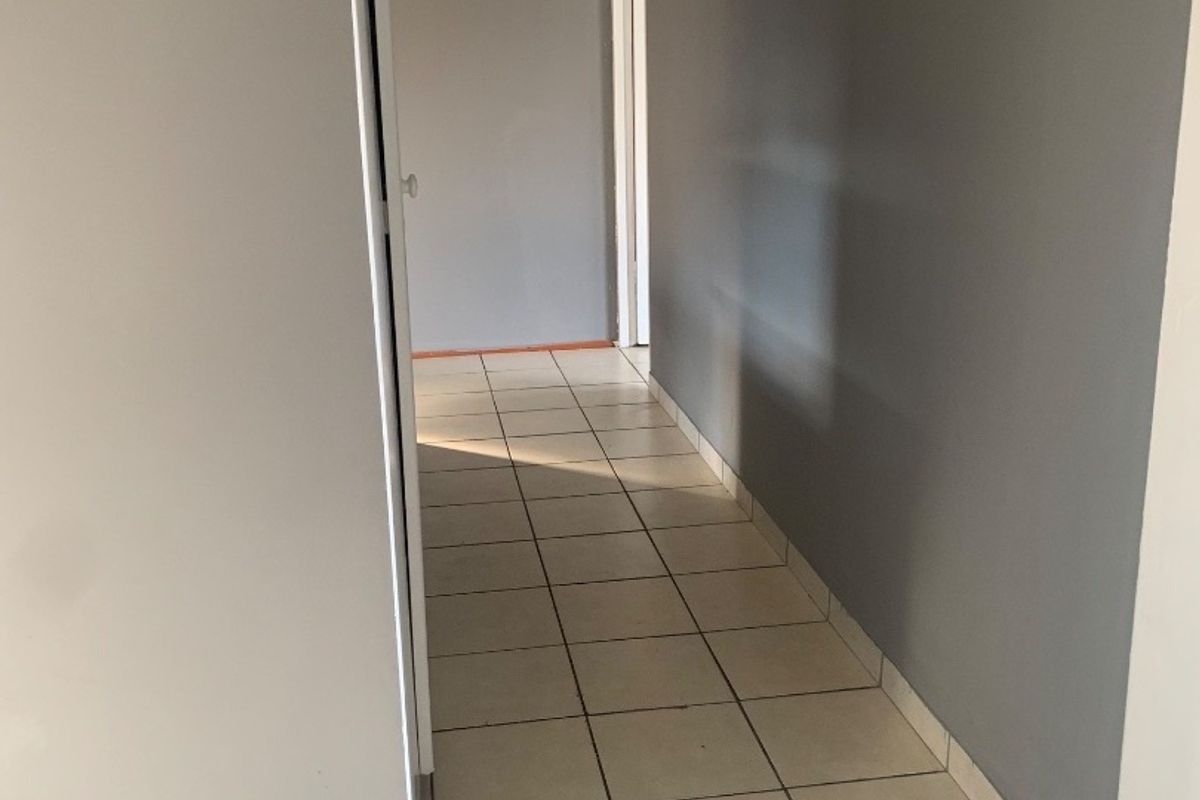 Lovely 2 Bedroom Apartment For Rent.  - Photo 3