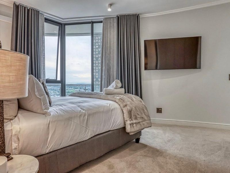 2 Bed 2 Bath Penthouse for rent - Photo 3