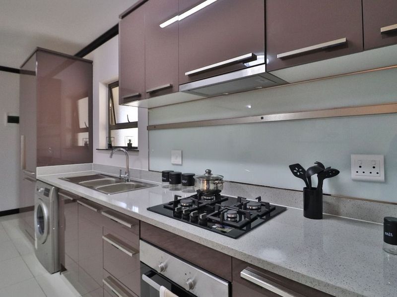 1 Bedroom 1 Bathroom For Sale at Palmview Estate. - Photo 2