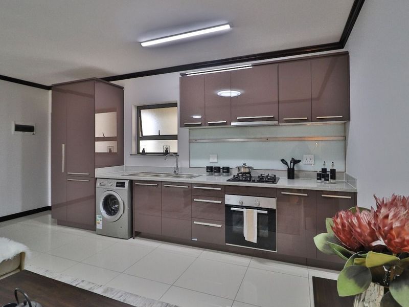 1 Bedroom 1 Bathroom For Sale at Palmview Estate. - Photo 3