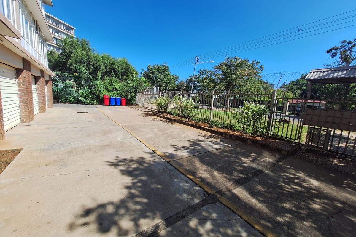 Income-Generating 1.5 to 2 Bedroom Apartment – Prime Queenswood Investment - Photo 4