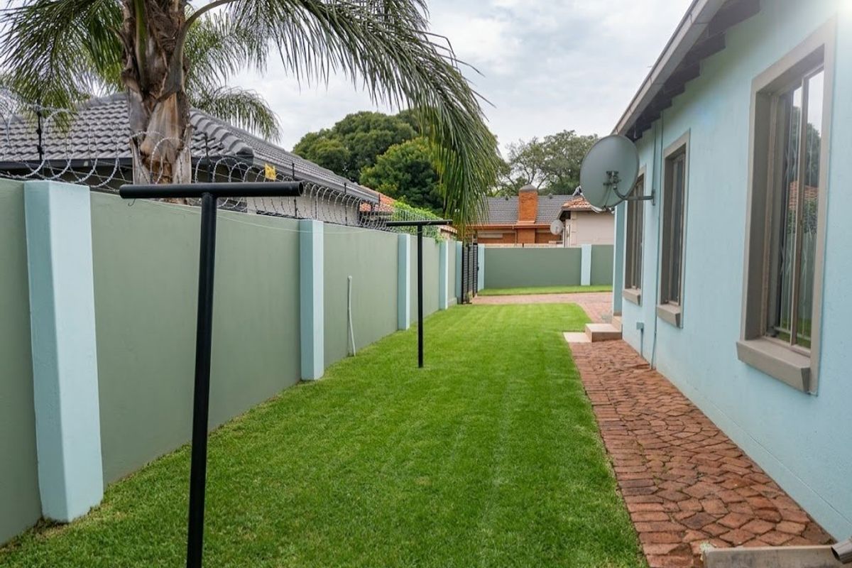 3 bedroom spacious property Theresapark  - Photo 2