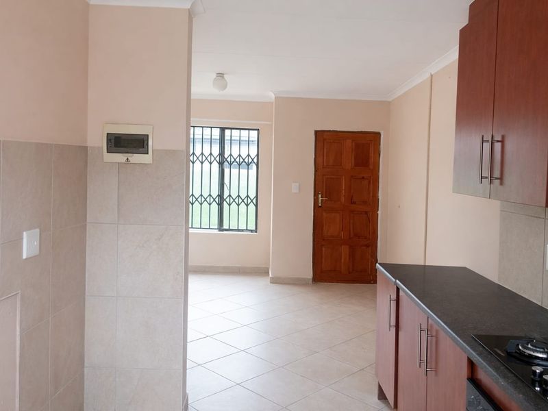 3 bedroom spacious property Theresapark  - Photo 10