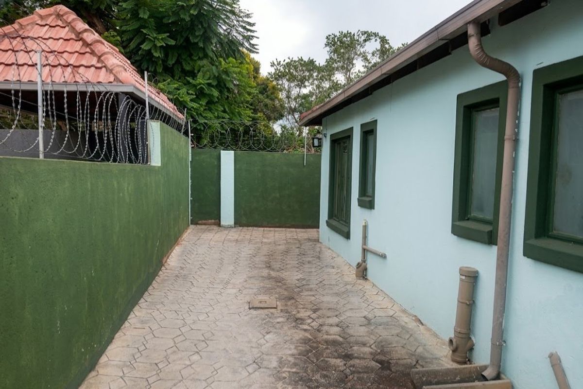 3 bedroom spacious property Theresapark  - Photo 3