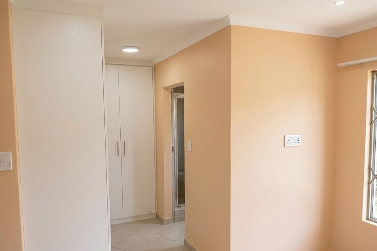 3 bedroom spacious property Theresapark  - Photo 4