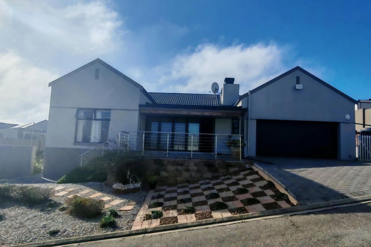 Family Home with Modern Comforts and Solar Power - Photo 2