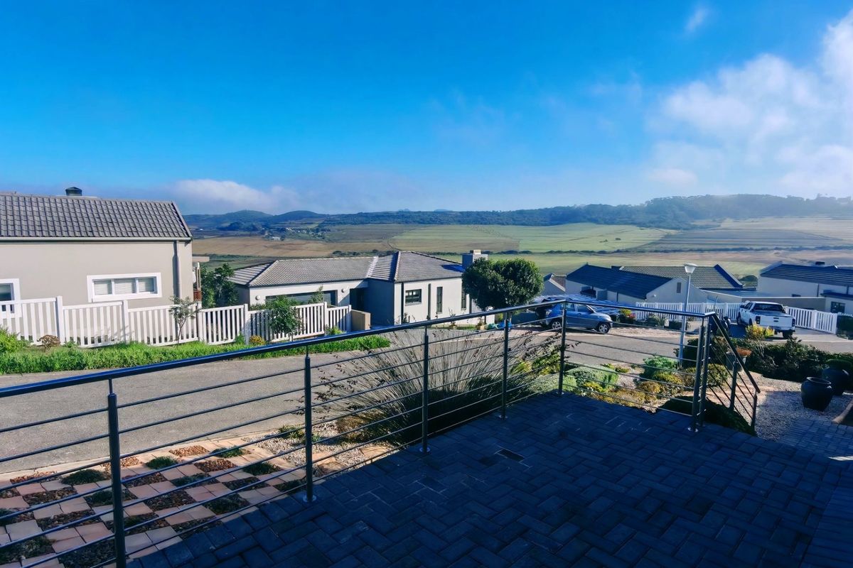 Family Home with Modern Comforts and Solar Power - Photo 3