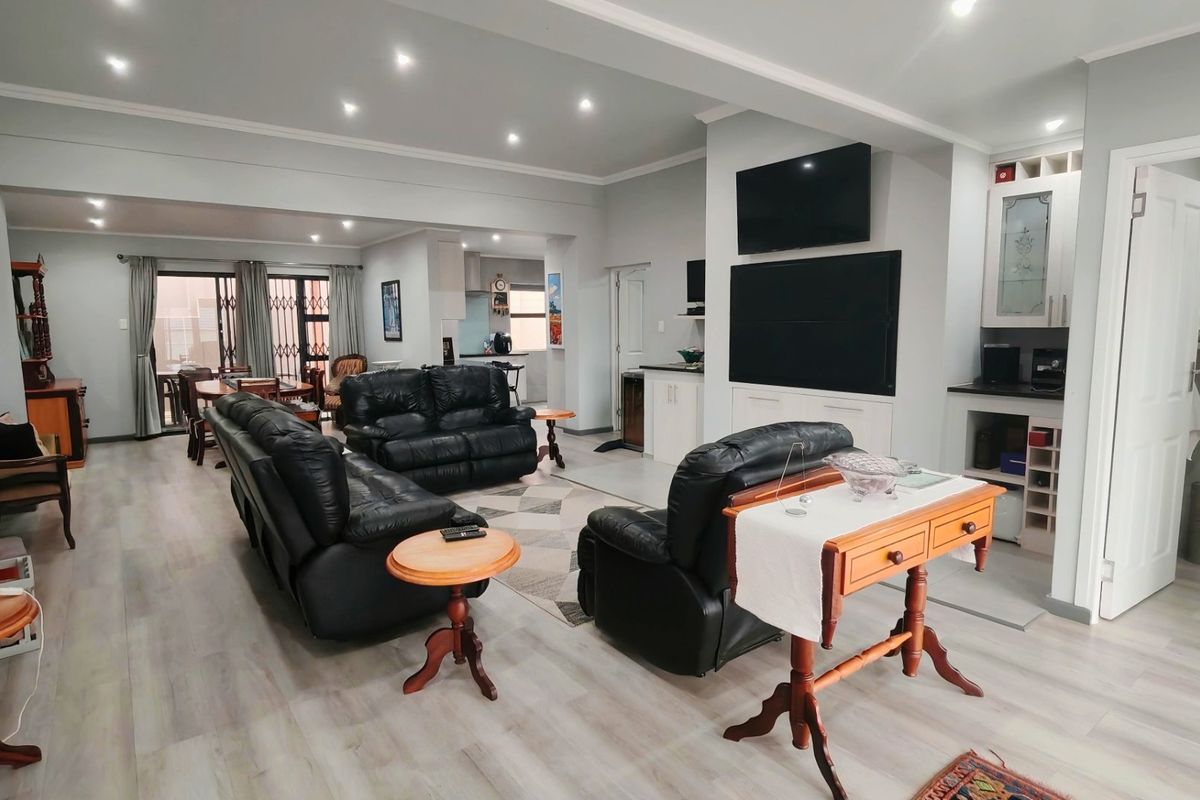 Family Home with Modern Comforts and Solar Power - Photo 4