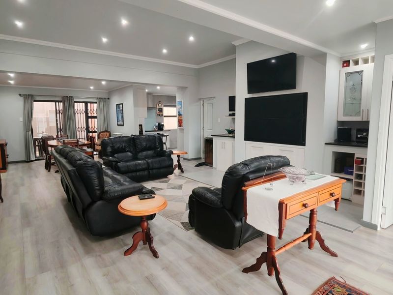 Family Home with Modern Comforts and Solar Power - Photo 4