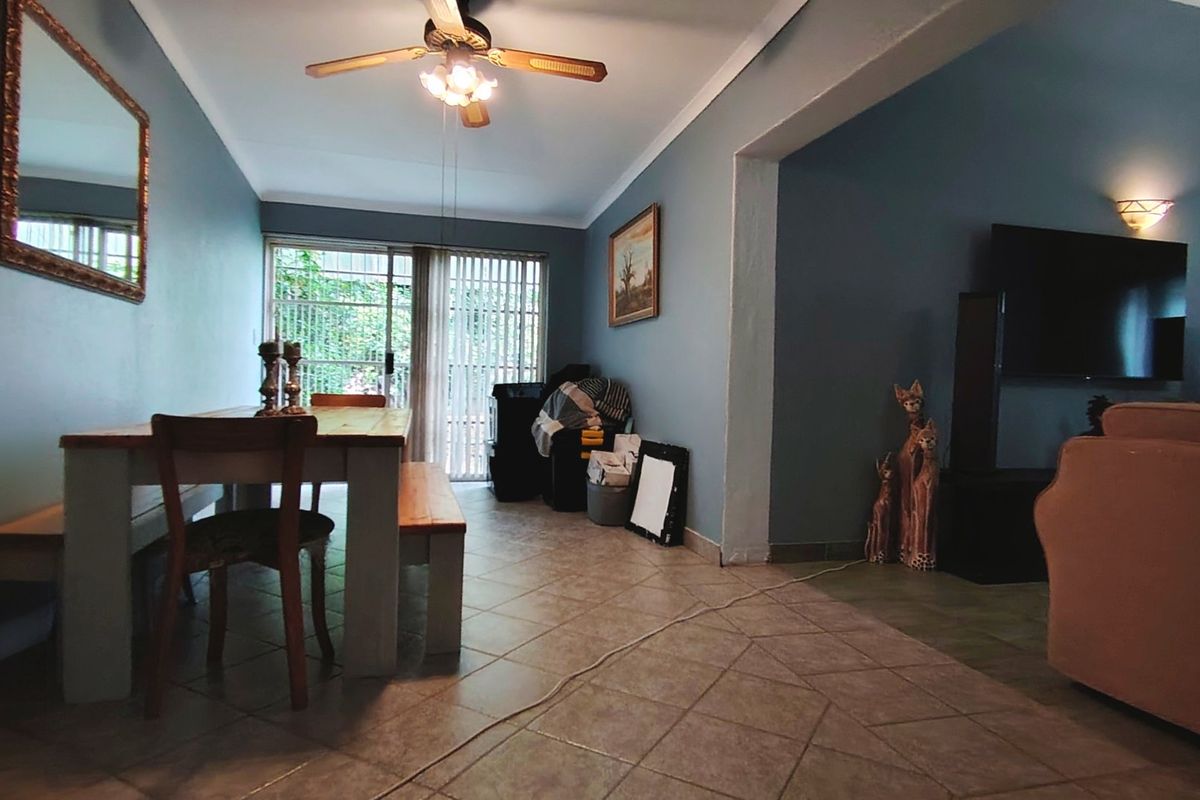 Charming 3-Bedroom Family Home with Pool & Entertainment Area in Rothdene - Photo 4