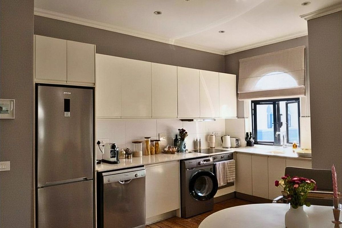 Steps from the Waterfront | Sophisticated Living at The Warwick - Photo 5