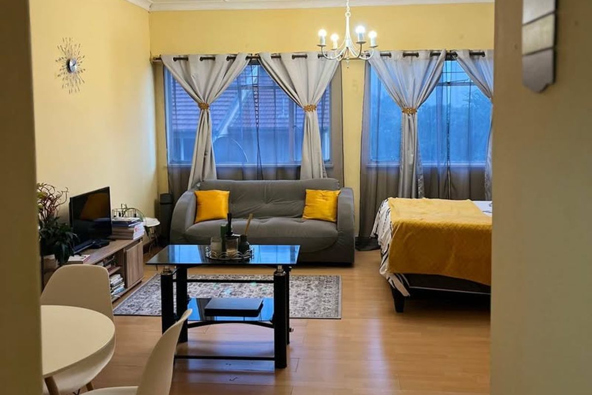 Bachelor apartment with garage for sale - Photo 2