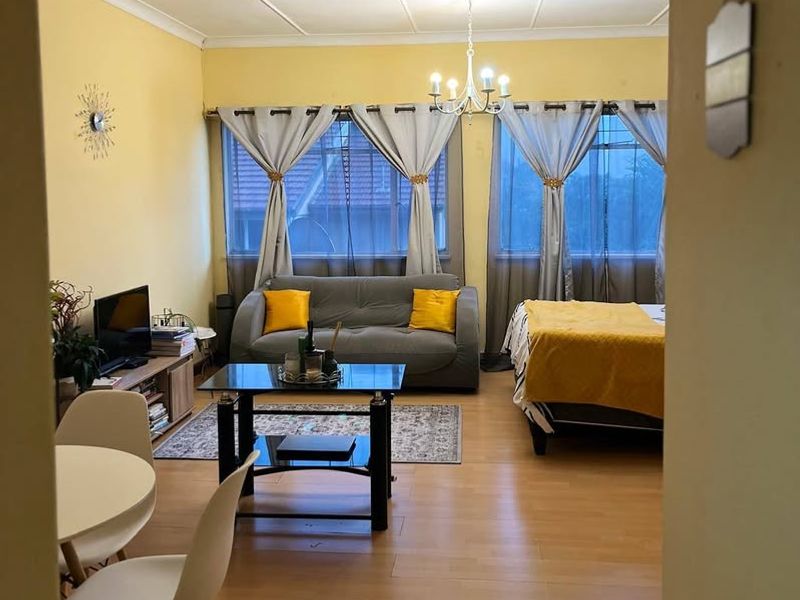 Bachelor apartment with garage for sale - Photo 2
