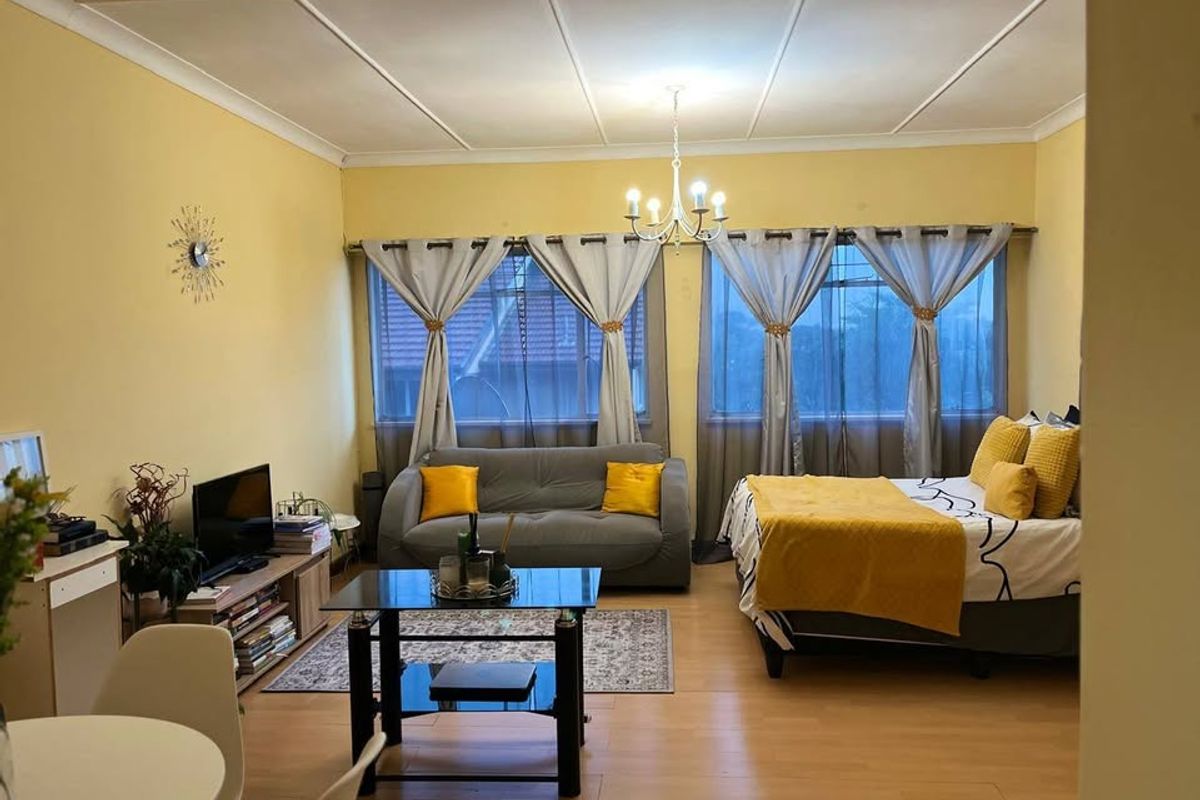 Bachelor apartment with garage for sale - Photo 3