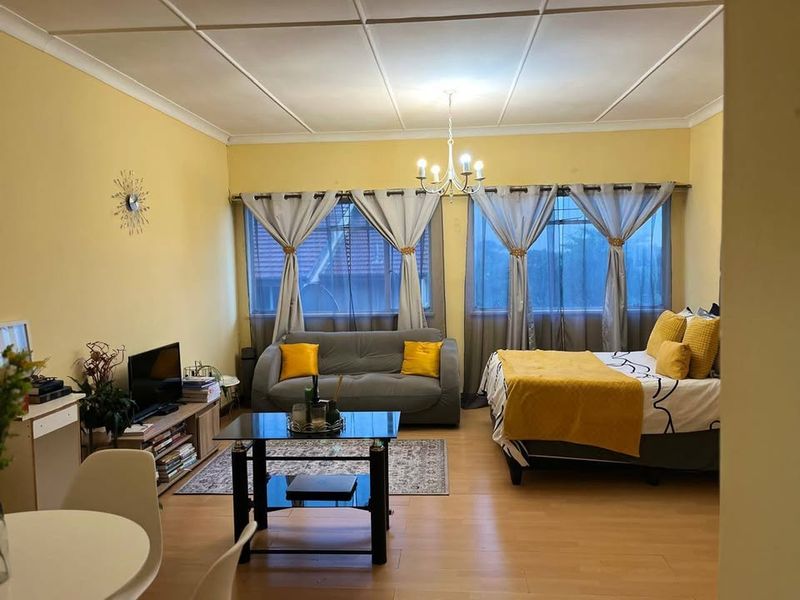 Bachelor apartment with garage for sale - Photo 3