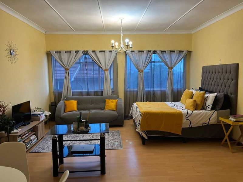 Bachelor apartment with garage for sale - Photo 4