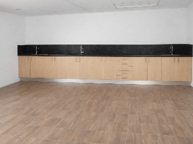 Well-Located 342 sqm Office Space Available To Let - Photo 10