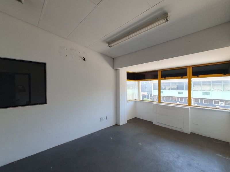 Prime 491m2 Industrial Space for Lease  - Photo 6