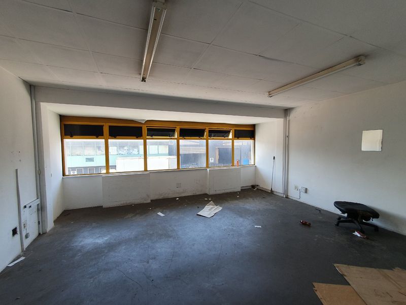 Prime 491m2 Industrial Space for Lease  - Photo 4