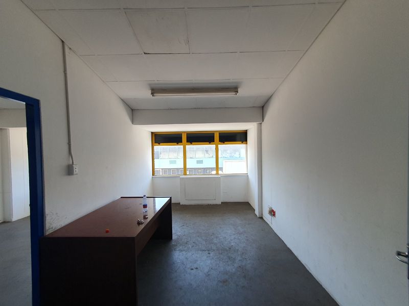 Prime 491m2 Industrial Space for Lease  - Photo 5