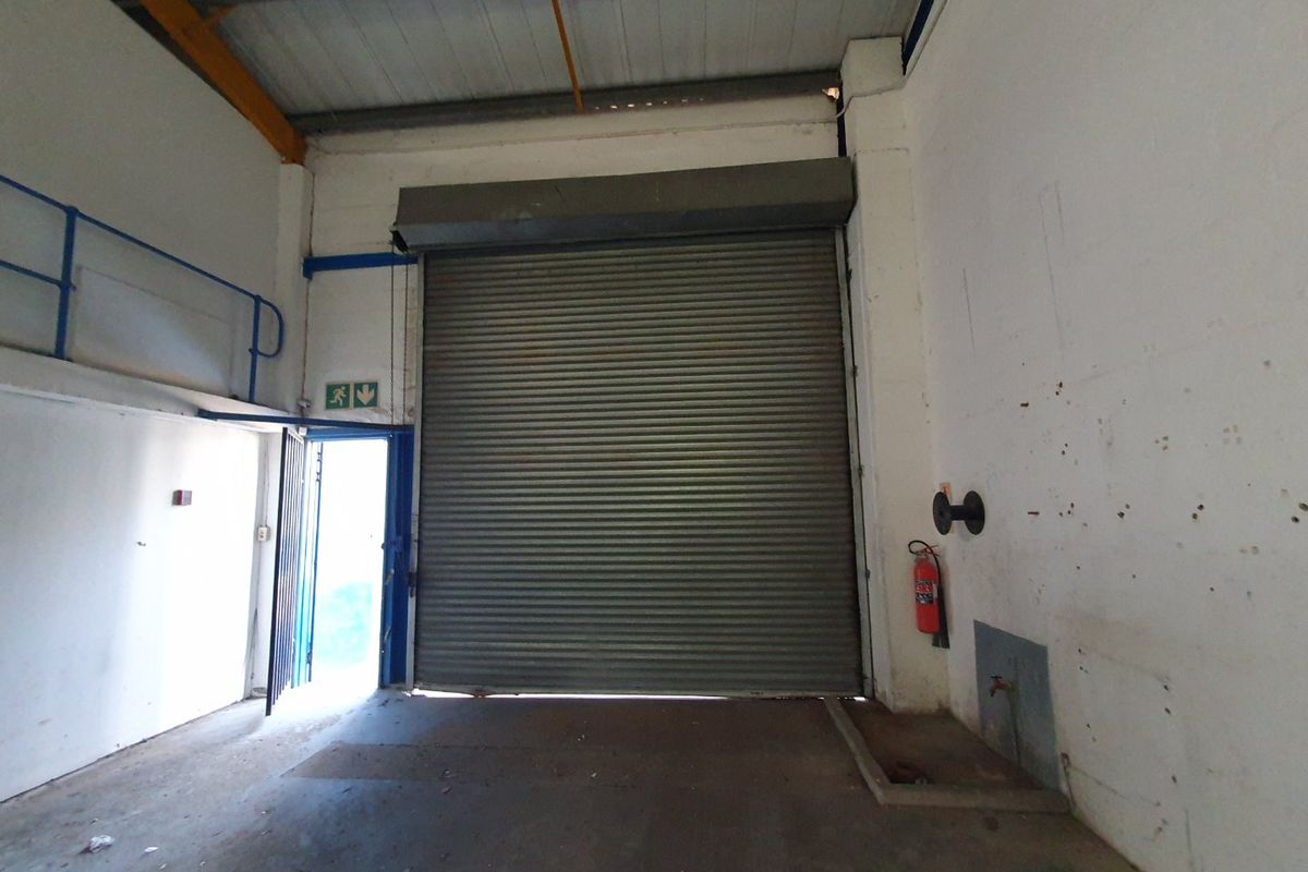 Prime 745m2 Industrial Space for Lease  - Photo 2