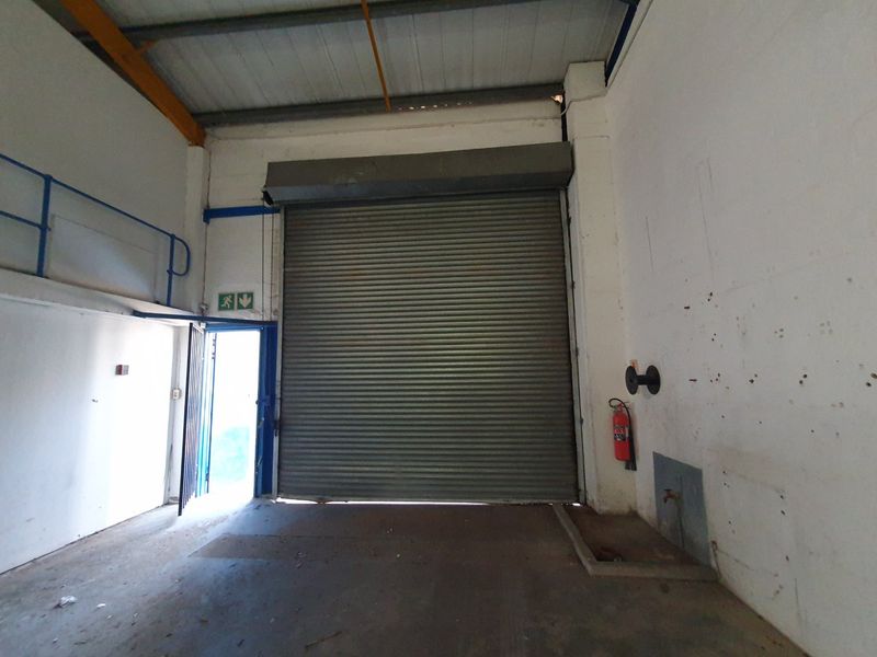 Prime 745m2 Industrial Space for Lease  - Photo 2