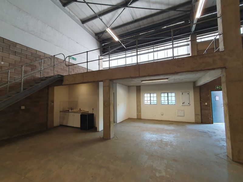 398m2 Double-Volume Warehouse with 250 Amps - Photo 4
