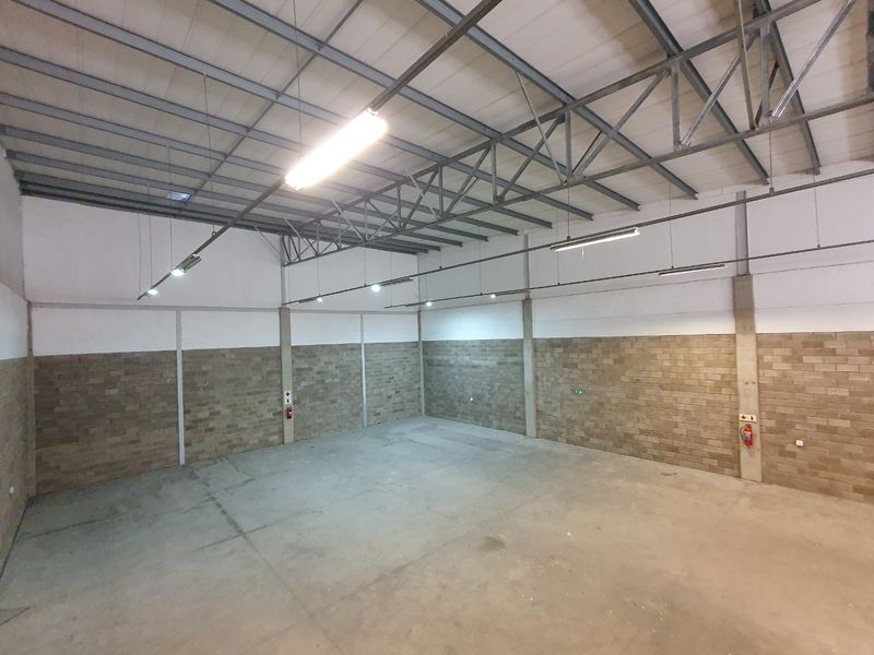 398m2 Double-Volume Warehouse with 250 Amps - Photo 8