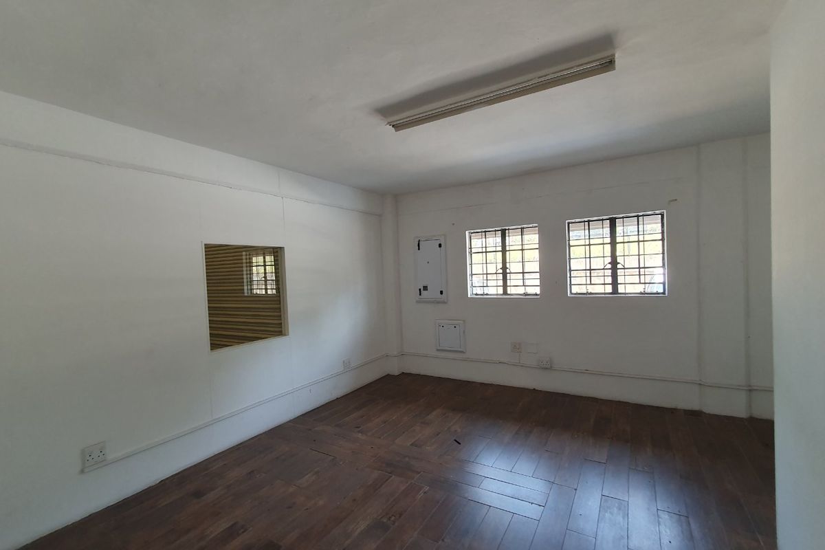 431m2 Double-Volume Warehouse with 250 Amps  - Photo 3