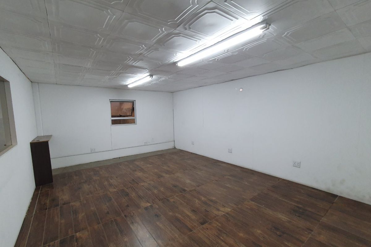 431m2 Double-Volume Warehouse with 250 Amps  - Photo 2