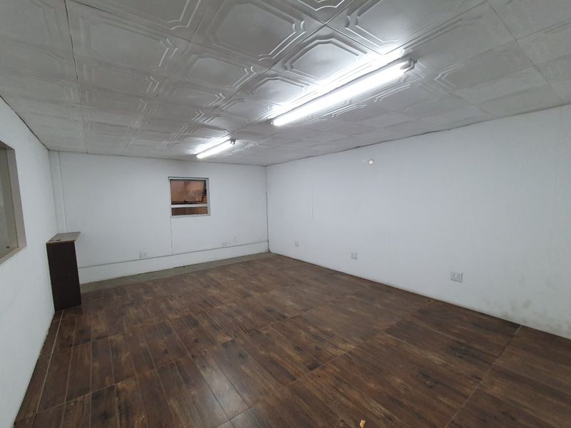 431m2 Double-Volume Warehouse with 250 Amps  - Photo 2