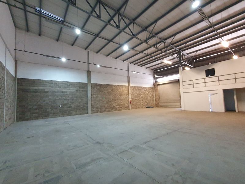 431m2 Double-Volume Warehouse with 250 Amps  - Photo 4