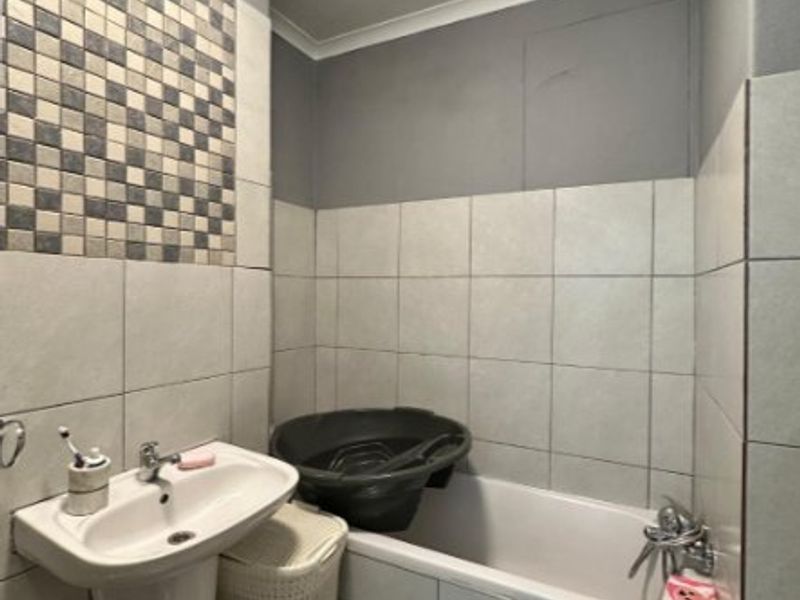 Prime Gateway Mall Location – Stylish 2-Bedroom Apartment - Photo 9