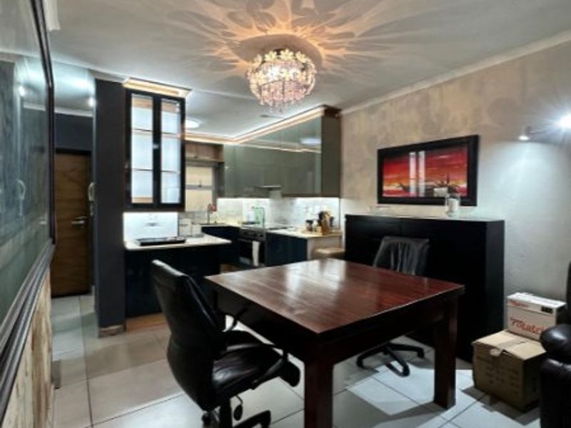 Prime Gateway Mall Location – Stylish 2-Bedroom Apartment - Photo 4