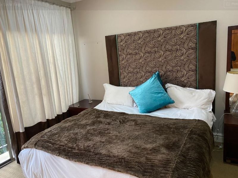 Luxurious La Lucia Ridge family haven for rent - Photo 9