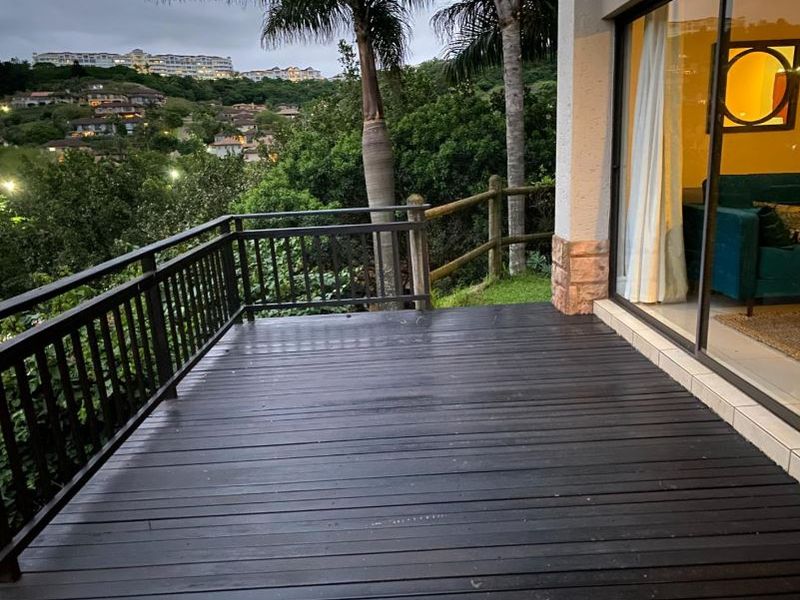 Luxurious La Lucia Ridge family haven for rent - Photo 8