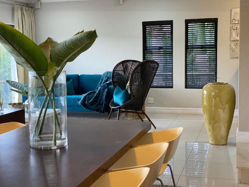 Luxurious La Lucia Ridge family haven for rent - Photo 7