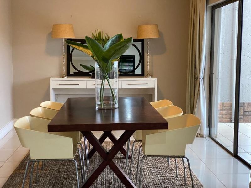 Luxurious La Lucia Ridge family haven for rent - Photo 4