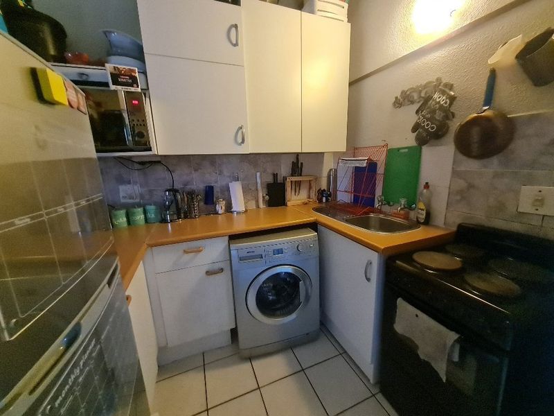 Secure, Pet-Friendly Living: 2-Bedroom Garden Simplex in Prime Edenglen. - Photo 3