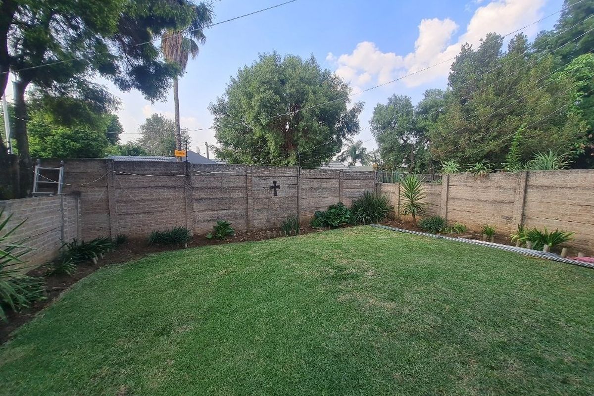 Secure, Pet-Friendly Living: 2-Bedroom Garden Simplex in Prime Edenglen. - Photo 5