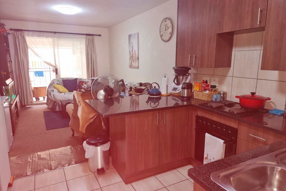 3 Bedroom Ground Floor unit - Photo 3