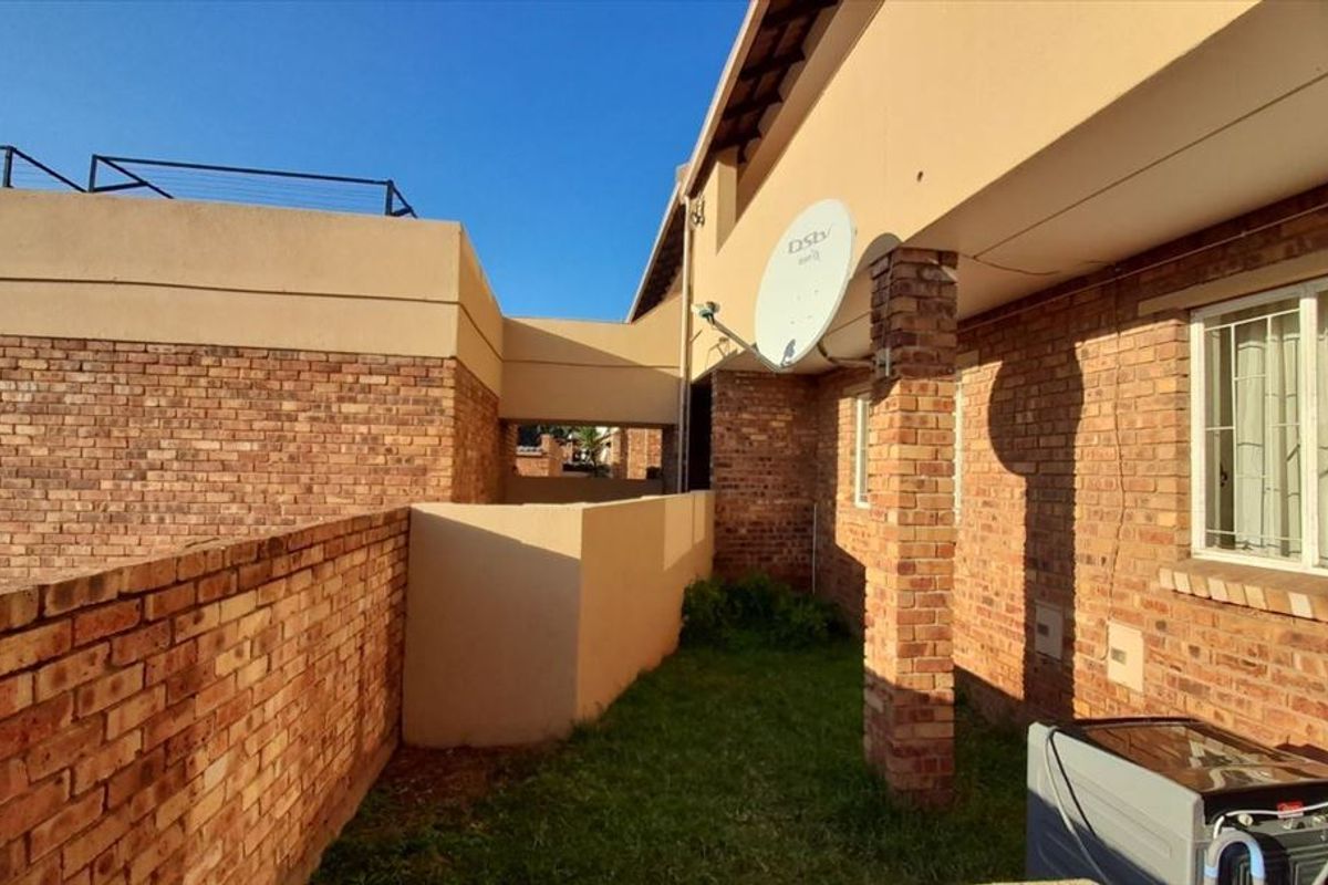 Charming Family Home with Great Potential - Photo 3