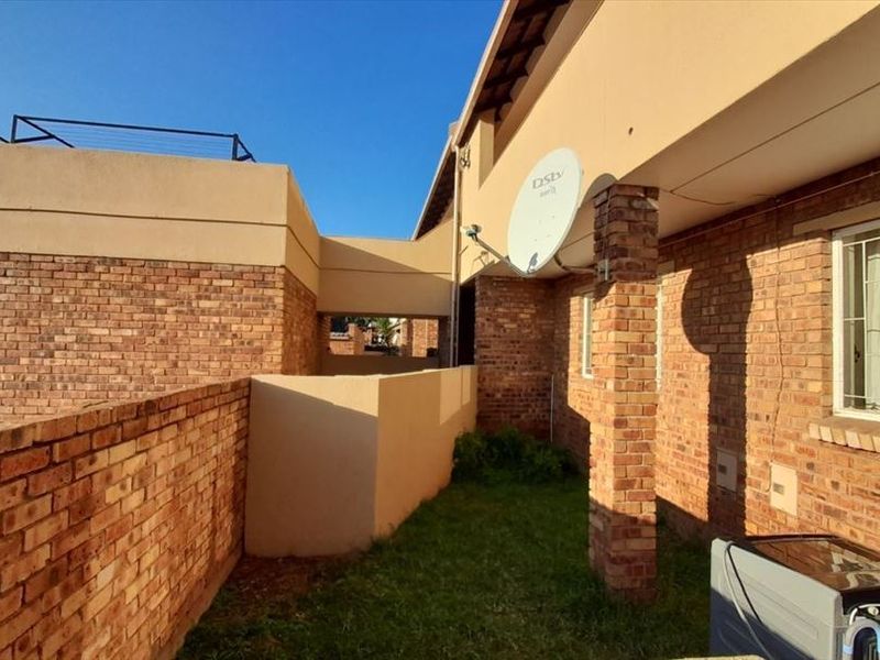 Charming Family Home with Great Potential - Photo 3